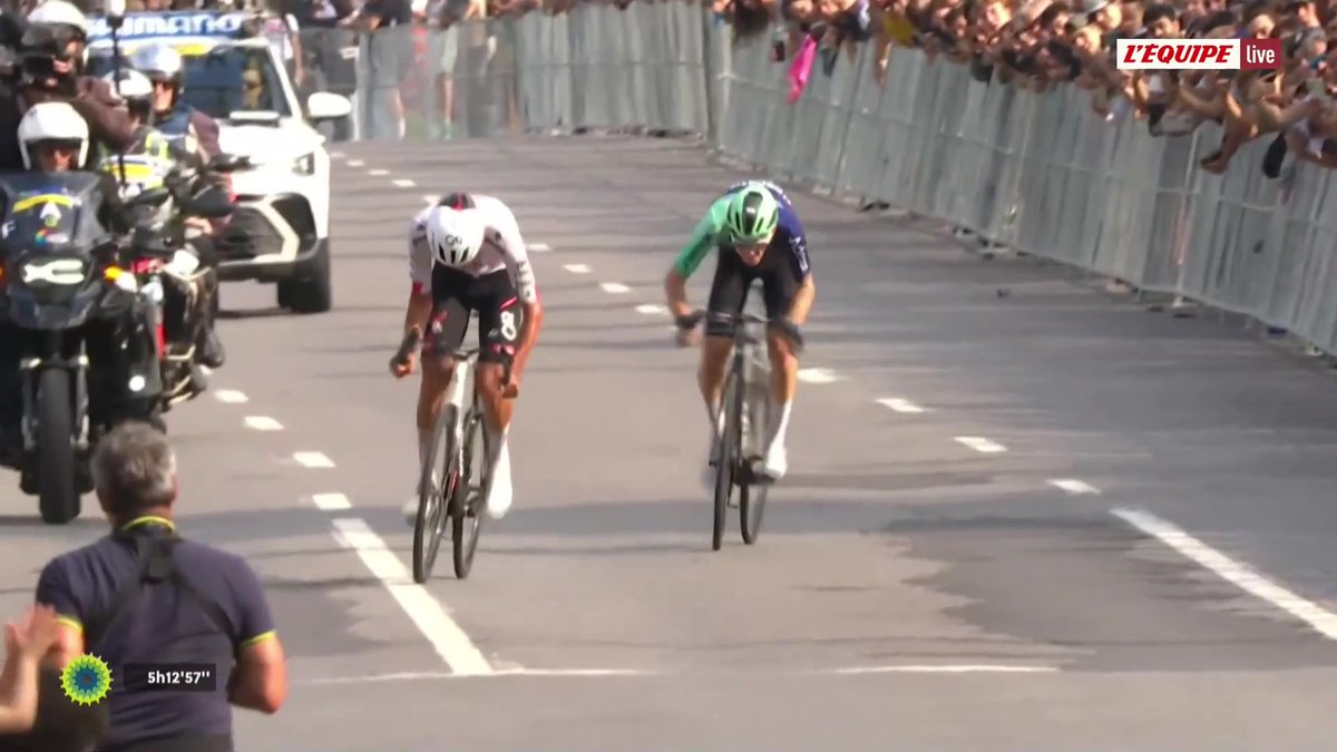 Isaac Del Toro remporte le GP de Montréal ! Dans un incroyable duel avec Paul Seixas, le Mexicain a su accrocher le Français pour le surprendre au sprint, à deux semaines du Championnat du monde ! #lequipeVELO