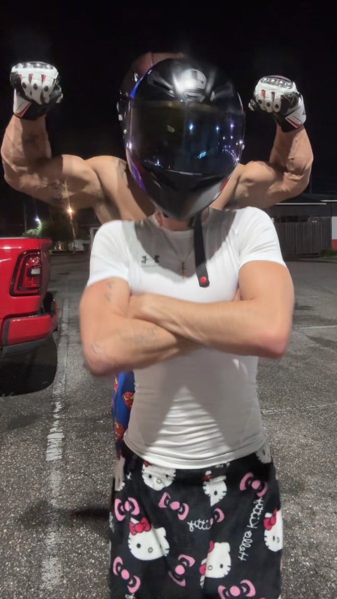 Break that back AmericanTwink should we make a film on cam?