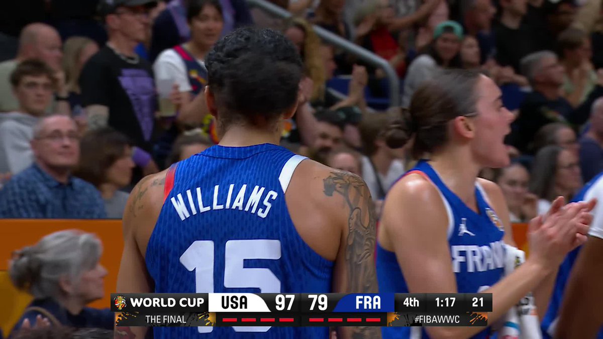 GABBY GAVE EVERYTHING SHE HAD AND SHE RECEIVES A WELL-DESERVED STANDING OVATION! #FIBAWWC
