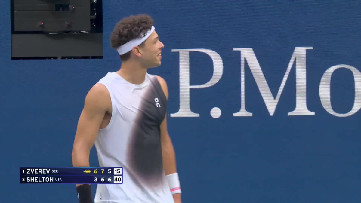 THERE IS STILL LIFE IN BEN SHELTON 🗣️🇺🇸 The American breaks to take the third set 7-5!