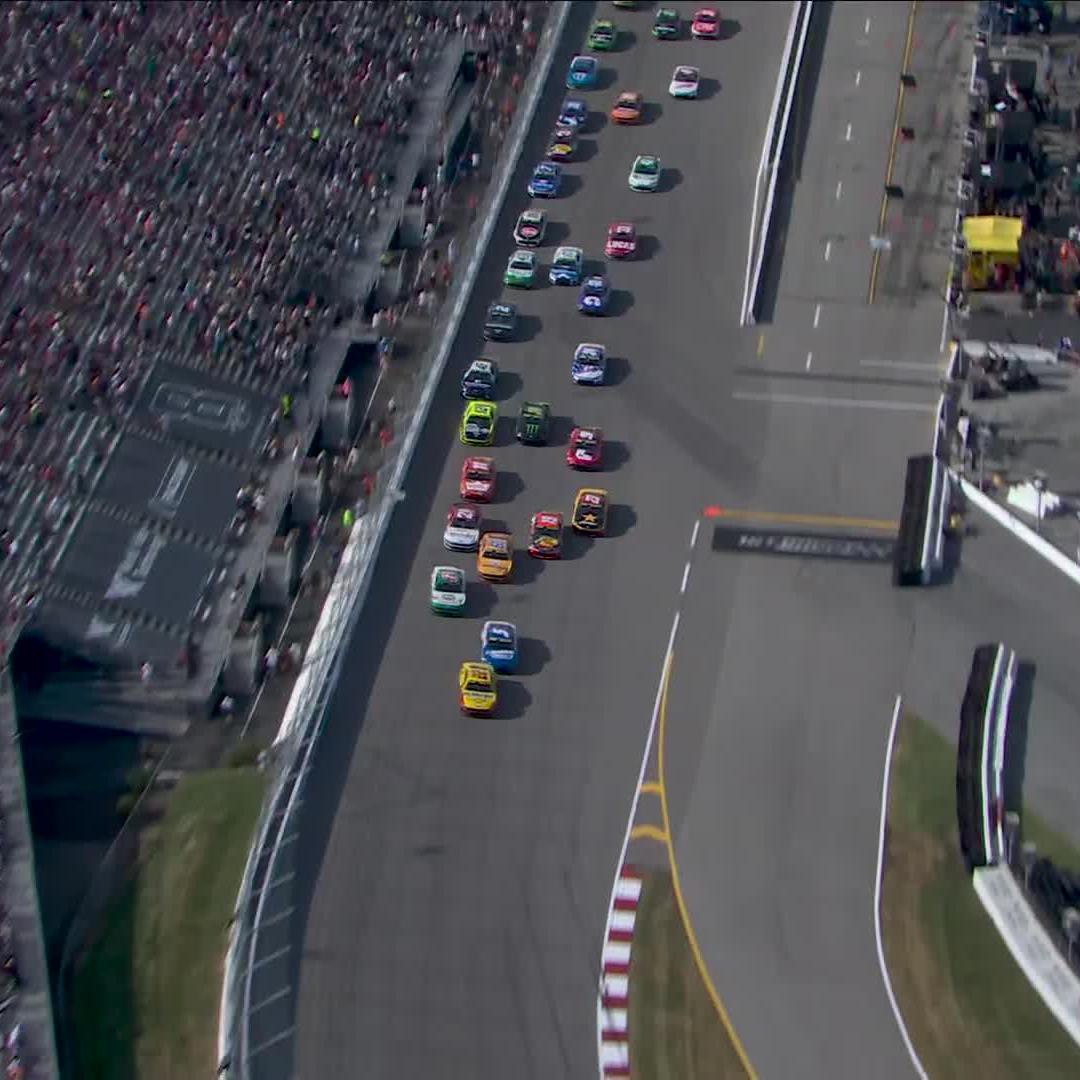 There's contact at the front of the field, and multiple Chase drivers are collected!
