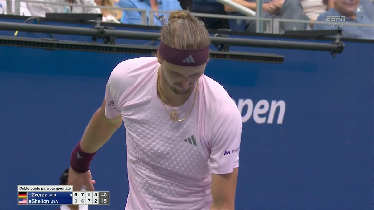 ZVEREV ES CAMPEÓN... ¡Y NO SE DIO CUENTA! 😅 Momentazo del alemán tras ganar el US Open y su segundo Grand Slam. Cuatro sets ante Ben Shelton (6-3, 7-6, 5-7 y 6-2).