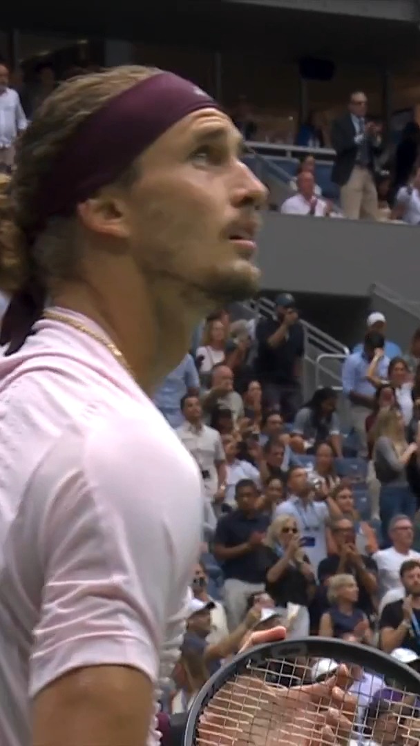 Jakim cudem on nie wiedział, że WŁAŚNIE wygrał turniej wielkoszlemowy?! 😱 Ta historia się nie wydarzyła! 🫣 Alexander Zverev tak bardzo się wyłączył, tak bardzo skupił się na grze, że nawet nie wiedział, że wygrał piłkę mistrzowską 🥇 #USOpen #USOpen2026