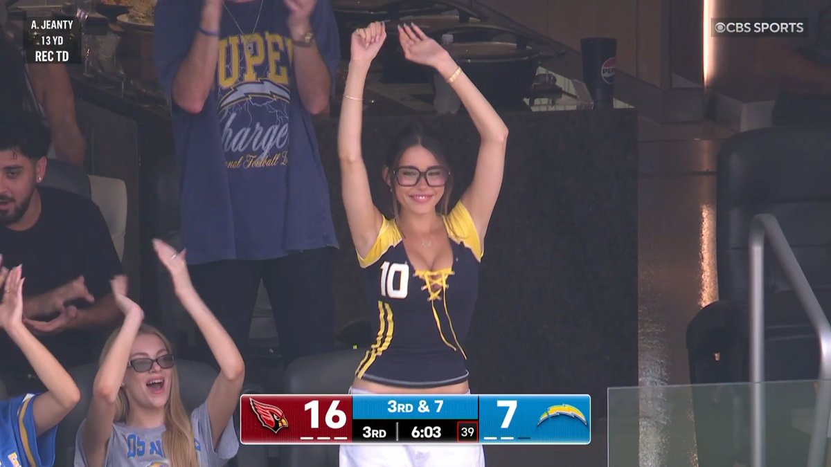Madison Beer approves. #nfl 📺 CBS & Paramount+