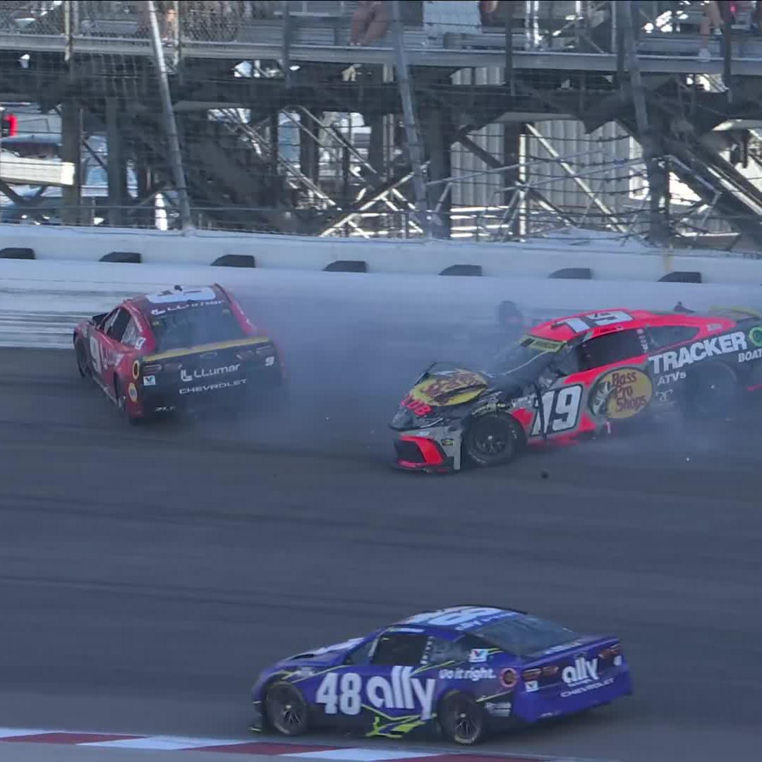Big trouble for two Chase competitors! Chase Elliott goes sliding into Turn 1 and collects Chase Briscoe.