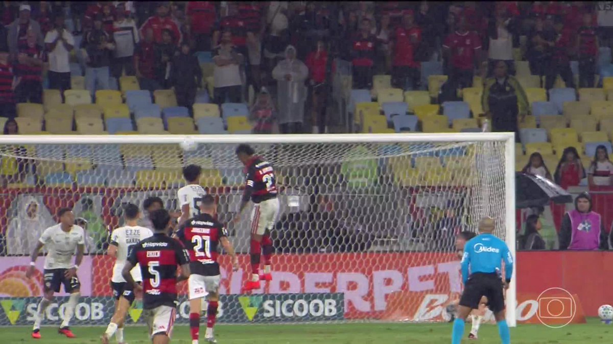 Autor do gol da vitória do Flamengo, Bruno Henrique celebrou os três pontos conquistados no Maracanã e destacou a assistência de Joaquín Freitas, recém contratado. #Futebol #Brasileirão #Flamengo #Corinthians