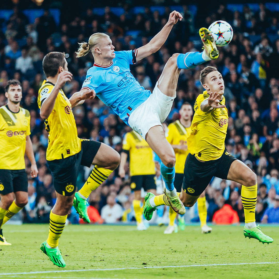 🤯 Erling Haaland scored this OUTRAGEOUS goal against Borussia Dortmund, #OnThisDay in 2022.