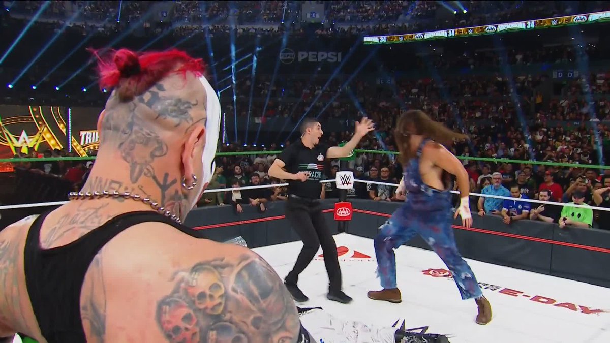 El Carnicero has defeated Psycho Clown! That was BRUTAL! 😨