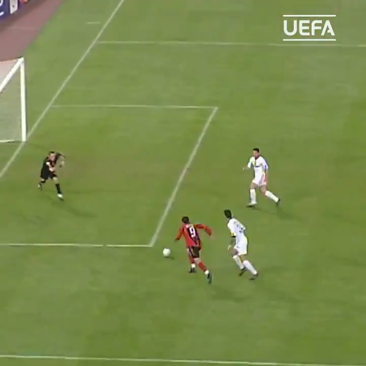 Esse gol do Berbatov contra a Roma é simplesmente espetacular. O Búlgaro jogava MUITO! 🇧🇬😍