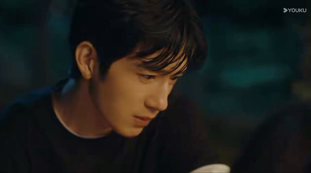 [ #ฤดูใหม่นี้มีเพียงสองเรา #TheEarlySpring #JingBoran #จิ่งป๋อหรัน ] หาให้ตายก็ไม่เจอ ต่อให้คล้ายก็ไม่มี หลวนเนี่ยนก็ต้องเป็นป๋อหรันจริงๆ ชอบการแสดงเค้ามาก งานสายตาคือที่สุดแบบอวยได้เลยไม่อายใครโคตรจะเก่ง นี่ตามอ่านนิยายมา ส่วนตัวรู้สึกว่าตัวละครหลวนเนี่ยนที่ป๋อหรันเล่นมันยิ่งมีชีวิตมีเสน่ห์ขึ้นไปอีกเพราะวิธีการถ่ายทอดและฝีมือเค้าจริงๆ ให้เลยอะ น้อยแต่มาก มันพอดีหมด งานสายตา ท่าทาง การยกยิ้มมุมปาก การใช้เสียง ทั้งเถาเถาทั้งคนดูคือไปไหนรอด แล้วมันส่งกันหมด เคมี พอ นอ คอสตูม นสด ท่านอื่น