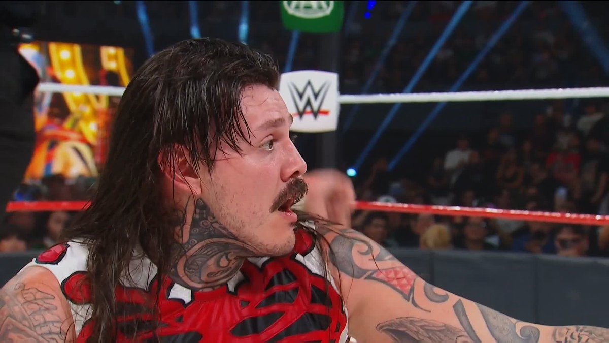 This match is COOKING!! 🧑‍🍳 El Grande Americano KICKS OUT!!