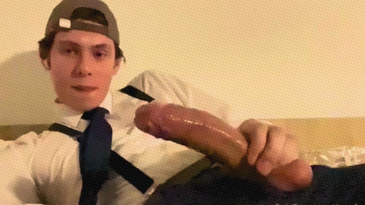 Your lil bro was supposed to have found a part-time job as a waiter; too bad he didn't count on his boss was going to use his body as a way to "relieve stress" #bator #gooner #bigcock #bodyswap #perv #horny