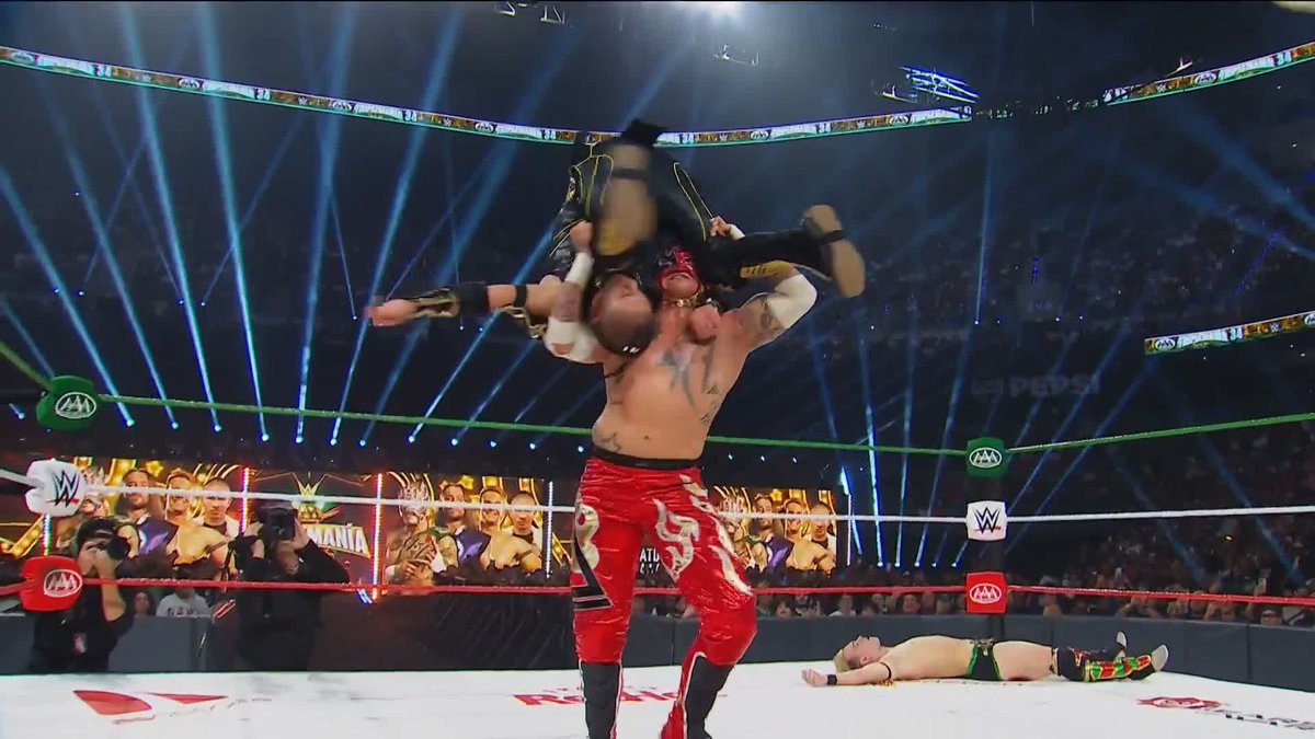QUÉ SENTIDO HA TENIDO ESTA LUCHA MADRE MÍA QUÉ PUTA SALVAJADA QUE LE DEN LAS ⭐️⭐️⭐️⭐️⭐️ POR FAVOR #AAATriplemania