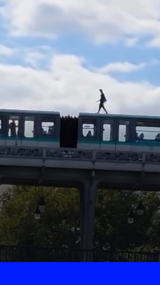 Train-surfing: un homme aperçu en train de marcher sur le métro parisien