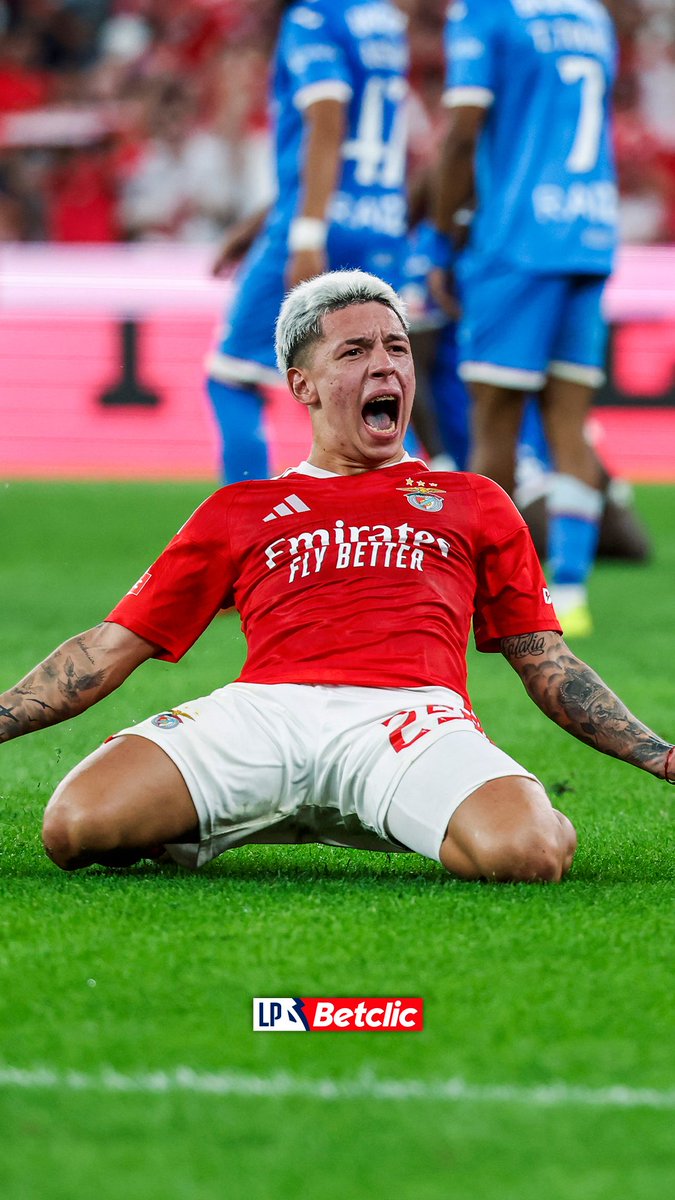 Que golaço de Prestianni A força com que a bola sai e já com 90 minutos nas pernas! Atenção a trabalho físico que tem sido feito com este rapaz 👀