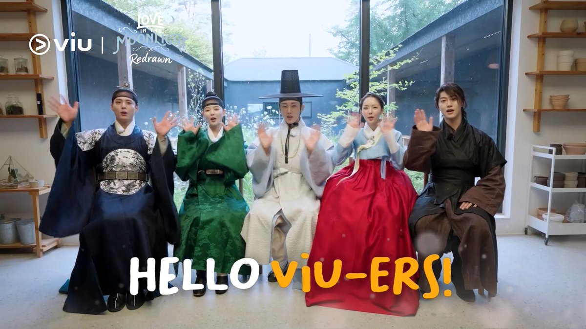 #LoveintheMoonlightRedrawn 𝗼𝗻 𝗩𝗶𝘂 𝟭𝟲 𝗦𝗲𝗽! A special hello from some very familiar faces! 🌙💛 #ParkBoGum, #KimYouJung, #JinYoung, #ChaeSooBin and #KwakDongYeon are back together after 10 years! 🥹✨