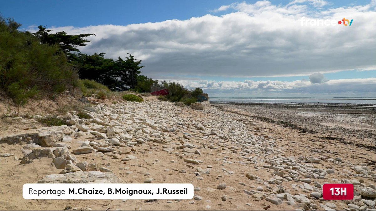 🔴 Environ 400 habitants de l'île de Ré sont menacés d'expropriation. Il s'agit de propriétaires de parcelles ou de maisons situées, désormais, dans des zones protégées. Depuis plus de 40 ans, les communes se battent pour récupérer ce bout de littoral. #JT13H