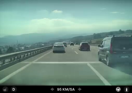 Bolu yolunda yaşanan zincirleme kaza bir Tesla sahibi arkadaşımızın araç kamerasına yansımış. Kendisi kazadan hasar almadan kurtulabilmiş. Geçmiş olsun herkese.
