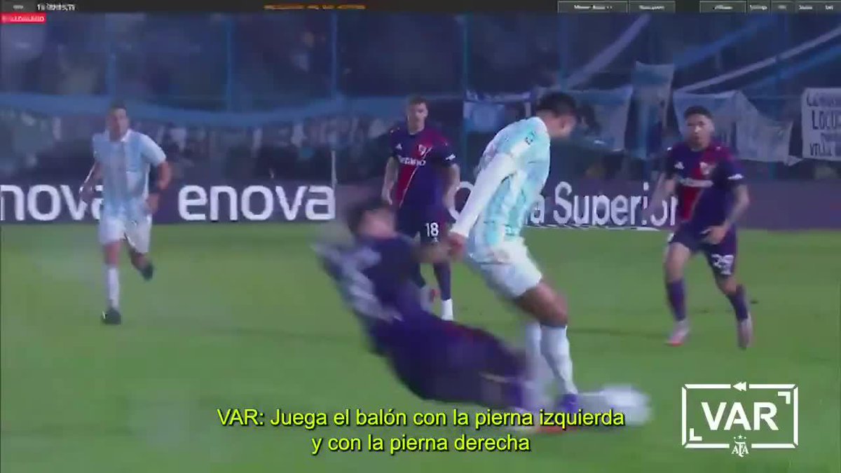 "CONFIRMO LA AMONESTACIÓN: JUEGA EL BALÓN CON LA PIERNA IZQUIERDA Y CON LA PIERNA DERECHA ESTÁ EN RECOBRO Y LO CHOCA". Los audios del VAR sobre la polémica patada de Mauro Arambarri a Alexis Canelo en el partido entre Atlético Tucumán y River. ¿Qué te parece?