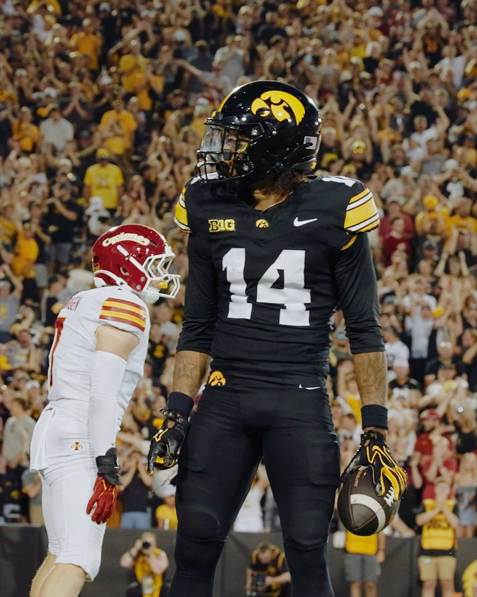Airing it out in Kinnick. Hank Brown ➡️ Tony Diaz