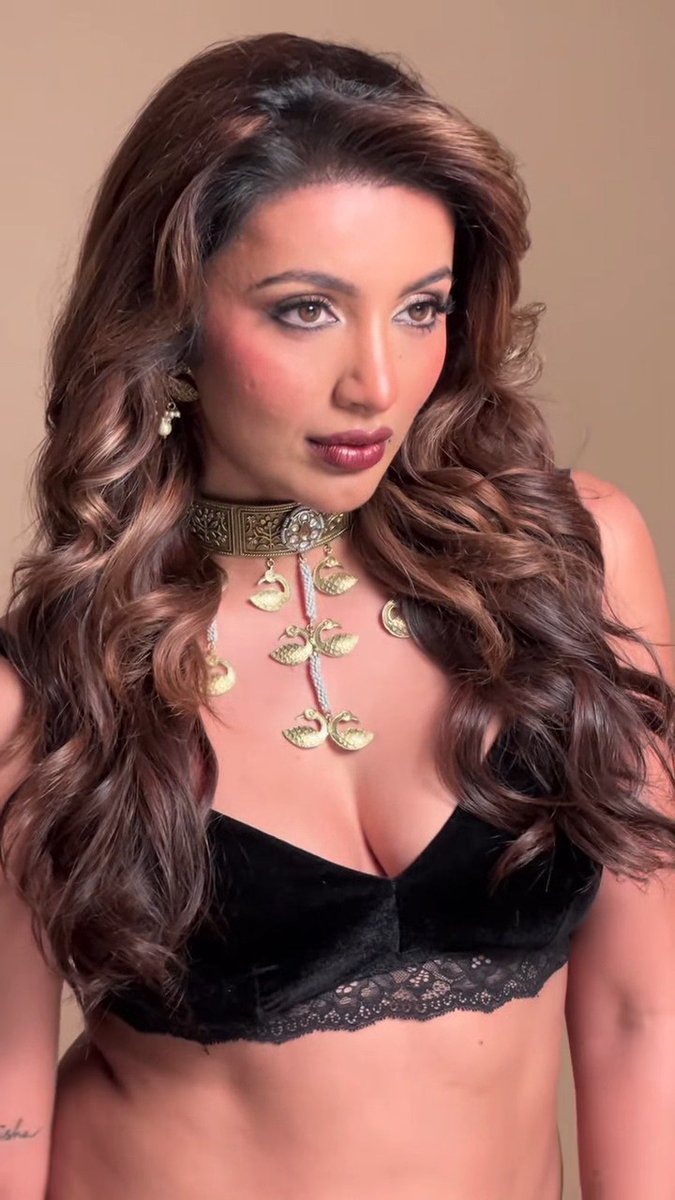 Velvet hugging every curve, gold resting against her skin… Tejaswi Madivada is serving a dangerously irresistible kind of beauty. Tejaswi Madivada 🔥❤️‍🔥 #TejaswiMadivada #Seductive #Hotness #Glamour #Stunning #राजस्थान