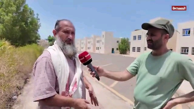 هيا اسمعوا من هذا الشيخ المطوع أيش فعلت القوات المسلحة اليمنية، عندما وصلت المجمع السكني في #المخا، الذي كانت تسكن فيه أسر قيادات الارتز|ق التابعة للسعودية.
