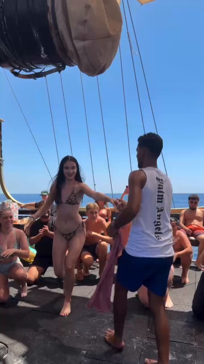 Bizimki yine yakalamış leopar bikiniliyi djsjdjdjsj