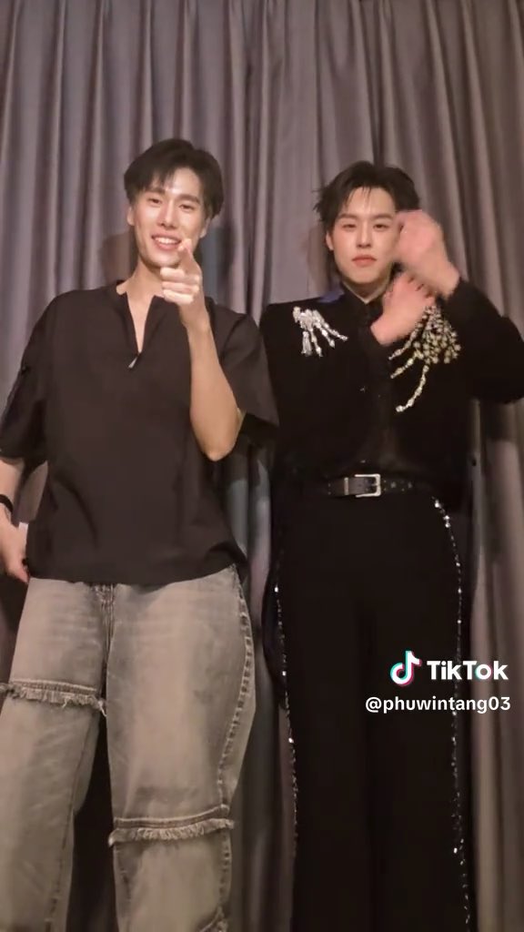 ➖📹TikTok phuwintang Repost : ให้เลย black…card? 💞 ғᴏʟʟᴏᴡ ᴛɪᴋᴛᴏᴋ : phuwintang03 Like 🤍 Comment 💬 Share ↗️ 14SEP Embraces PHUWIN ❥phuwintang🍯 #phuwintang #BlackCardPHUWIN