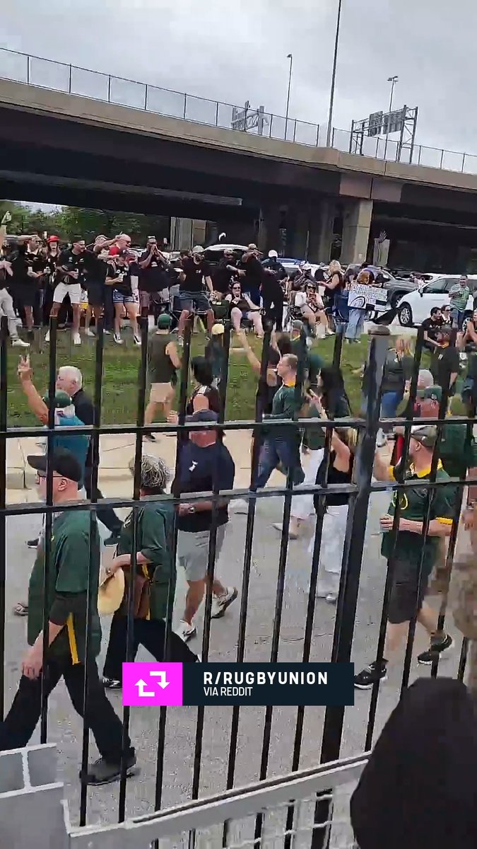 Win or lose, the banter was always going to continue 😂🇳🇿🇿🇦 These All Blacks fans had a special welcome for the Springboks supporters in Baltimore… All part of the rivalry 🤝