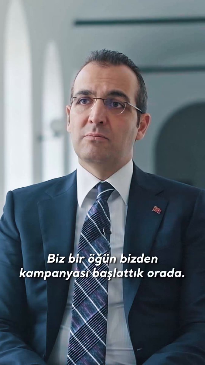 Bugün okullar açıldı. Aklım, beslenme çantasını doldurama imkanı bulamayan çocuklarımızda. Görev süremiz boyunca en kıymet verdiğim işlerimizden biri “Bir Öğün Bizden”di. Ne yazık ki Şişli’de kayyum döneminde bu proje de durduruldu. Çocuklar için yaptığımız böylesine önemli bir dayanışma örneğinin devam etmesini çok isterdim. Çocuğun okulda bir öğün yemeğe erişmesi lütuf değil, haktır. Biz bunu Şişli’de mümkün kılmıştık. Hiç şüpheniz olmasın, yine yapacağız. #BırakınİşimiziYapalım