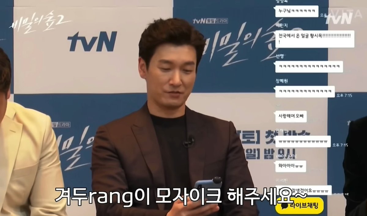 조승우보면 그거밖에 생각 안남 드라마 홍보 라이브 중인데 사람들이 실시간으로 조승우 흑역사 낚시짤로 놀려서 인자하게 낚시짤 내리라고 협박하는 거 ㅋㅋㅋㅋㅋㅋ ㅜㅜㅜㅜㅜ 그 와중에 겨드랑이 모자이크 해달래 ㅜㅜㅜㅜㅜㅜㅜ