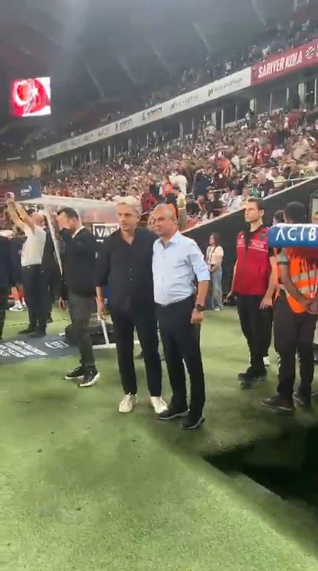 🤝 Orhan Ak ve İsmail Kartal, mücadele öncesinde birbirlerine başarı dileklerinde bulundu. #GFKvFB