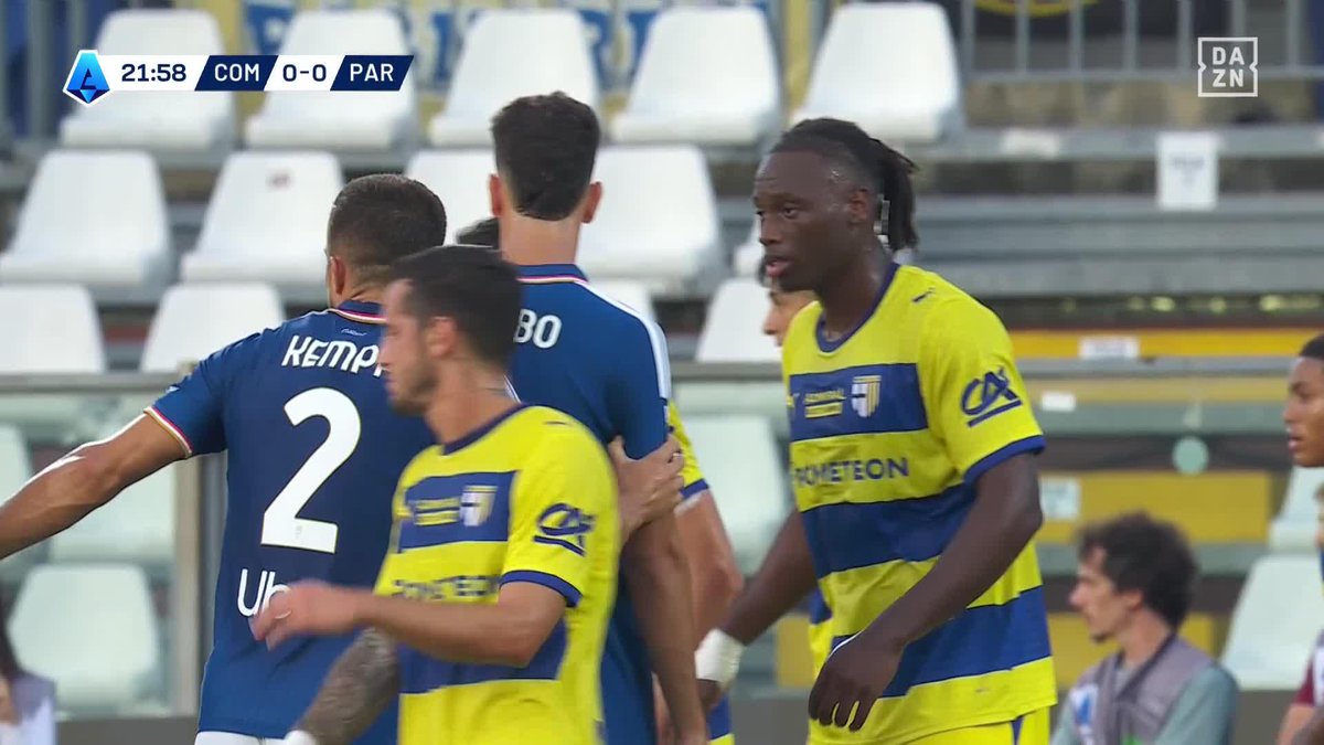 ¡ESO ES UN GOL DE LISTO! 🧠🔥 Jacobo Ramón se adelanta a todo el mundo y aparece solo para rematar 💥 #SerieAenDAZN ⚽🇮🇹