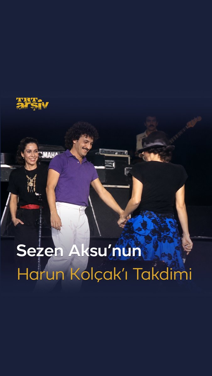 1986 yılındayız, Sezen Aksu bizleri Onno Tunç Orkestrası'nda bas gitaristlik, vokalistlik ve solistlik yapan Harun Kolçak ile tanıştırıyor. 🕺