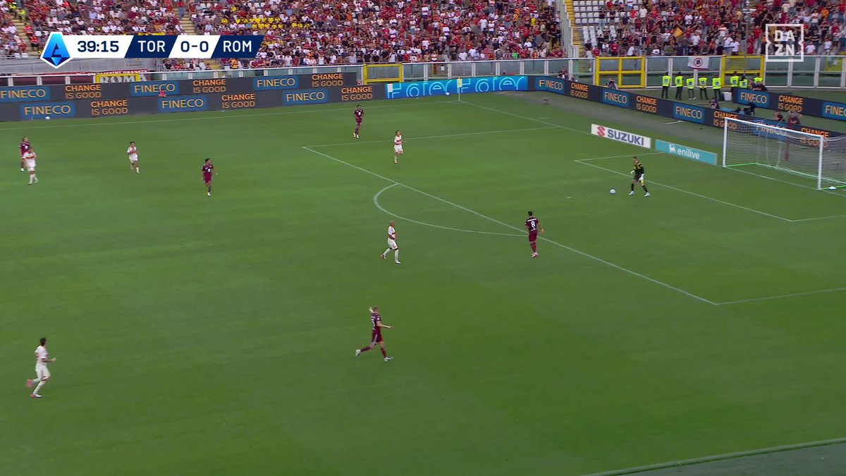 ¡LA METE DESDE EL SUELO! 🤯⚽ Donyell Malen sigue de dulce y no se le resisten los goles, ni siquiera tirado por los suelos 🔥 #SerieAenDAZN ⚽🇮🇹