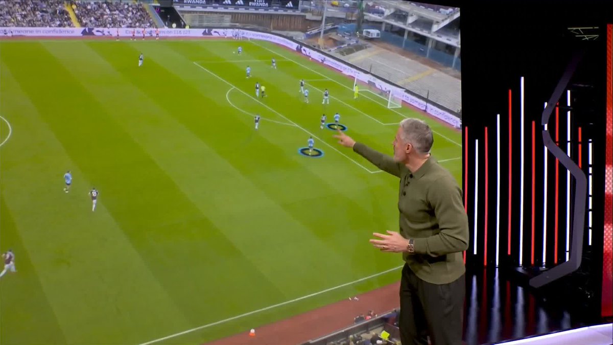 "Quality players just understand quality players" Jamie Carragher on Morgan Gibbs-White and Daniel Muñoz combining 🤝