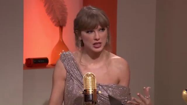 "it really started out in a very innocent place.....man i don't know what happened" Taylor Swift on wood 😭