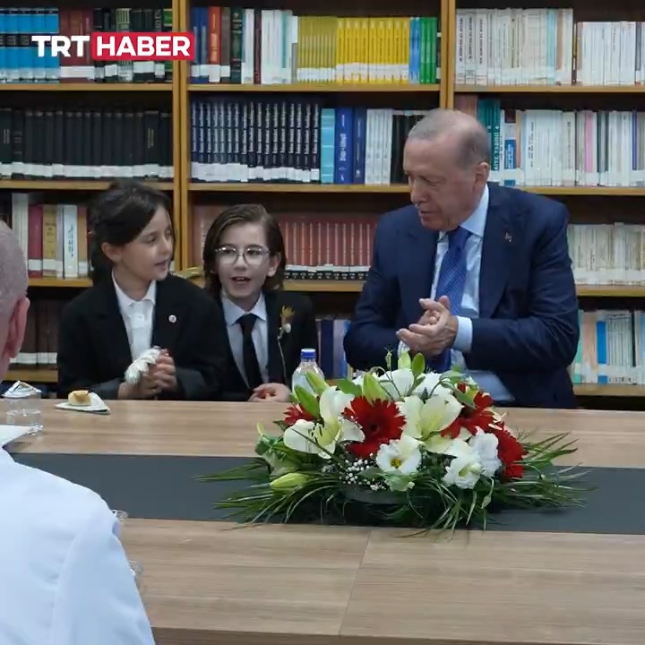 Cumhurbaşkanı Erdoğan, Gazi Anadolu Lisesi'nde öğretmen ve öğrencilerle bir araya geldi. 📍Ankara
