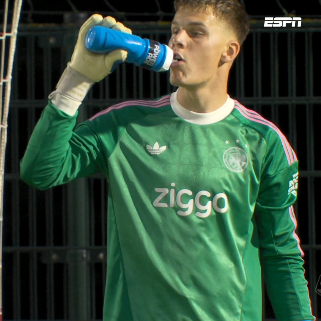 De kopbal van Wessel Kooy is Joeri Heerkens te machtig 😟☄️ #jutjaj