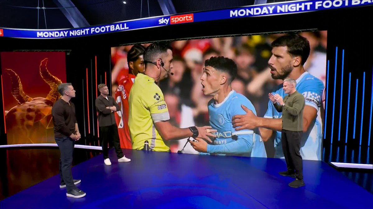 "I was really disappointed with Bruno Fernandes" Jamie Carragher discusses Phil Foden's red card against Man Utd 🟥