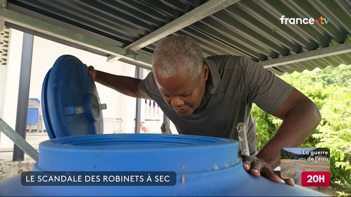 🚰❌ En Guadeloupe, le scandale des robinets à sec : des habitant doivent parfois s'approvisionner à la rivière et certains sont livrés par des sociétés soupçonnées de détourner l'eau du réseau pour la revendre au plus offrant. #JT20h