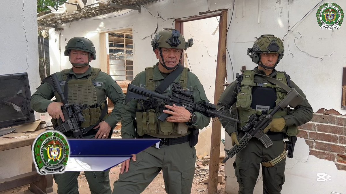 #EsNoticia | Retomamos el control de Guamalito En #NorteDeSantander, 150 comandos especiales llegaron a este sector, liderados por el señor Mayor General Ricardo Augusto Alarcón Campos, jefe Nacional del Jefatura Nacional del Servicio de Policía, para asegurar la zona y avanzar en la recuperación de la infraestructura afectada por los ataques. Durante la operación fue capturado alias ‘Trompón’, presunto explosivista del ELN y operador de drones utilizados en atentados contra la Fuerza Pública. Además, fueron destruidos tres artefactos explosivos improvisados e incautados un dron, dos armas traumáticas, dos proveedores, ocho radios, panfletos, una bandera del ELN, 100 gramos de clorhidrato de cocaína y elementos de intendencia de la Fuerza Pública. Con autoridad y en coordinación con nuestras Fuerzas Militares, seguimos trabajando por territorios seguros y la protección de la ciudadanía. #DiosYPatria