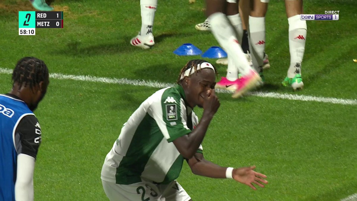 Le penalty parfait et la petite danse pour célébrer, Jovany Ikanga ouvre le score pour le Red Star face à Metz !