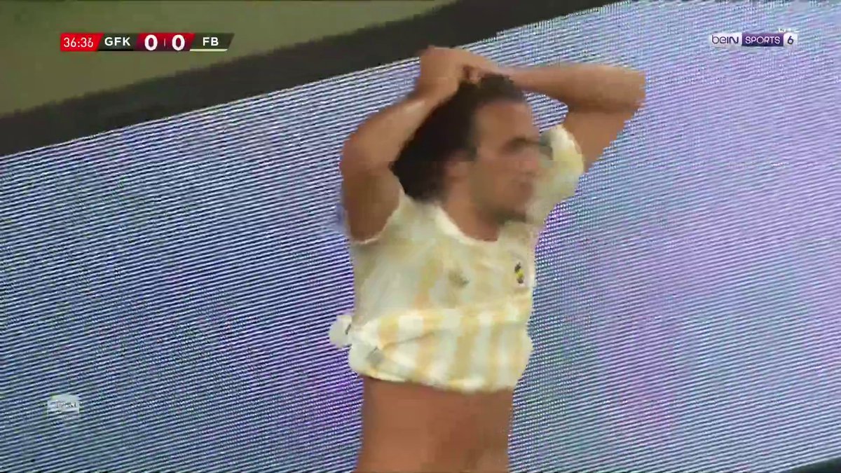 😱 غندوزي يتعامل مع هذه الفرصة بغرابة كبيرة! ⚽🔥 #الدوري_التركي