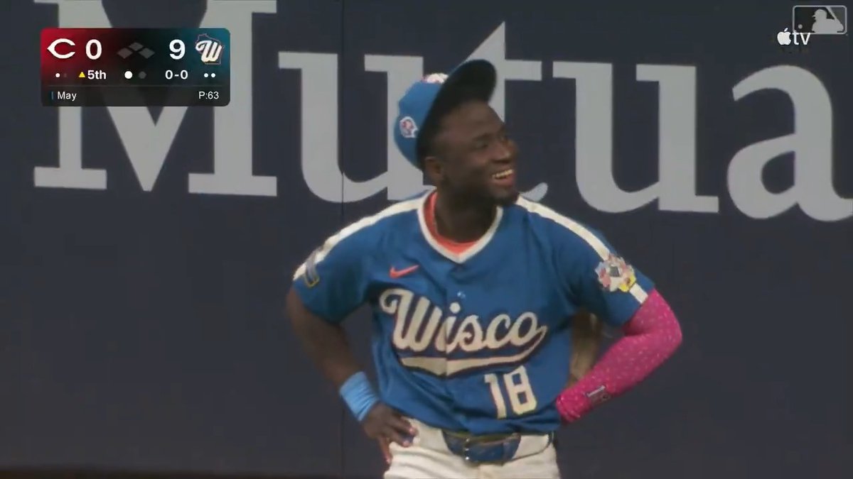 Luis Lara’s unbelievable home run robbery is the Play of the Week!