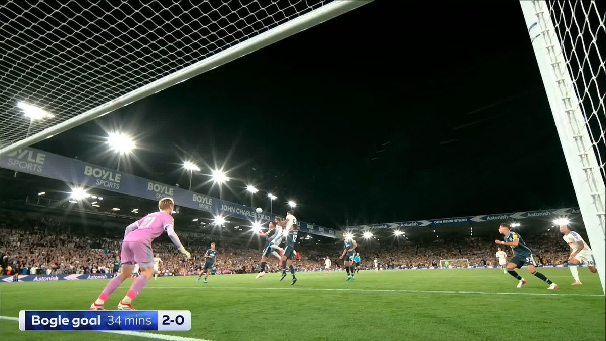 "I am fascinated by people who have good spring" Jamie Carragher analyses Dominic Calvert-Lewin's involvement in Leeds' second goal against Newcastle 🔍