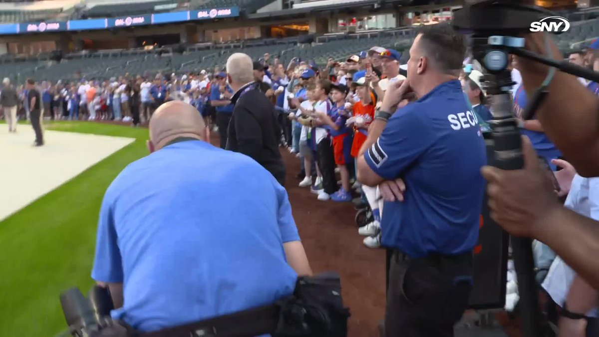 Pete Alonso 🤝 Jose Iglesias