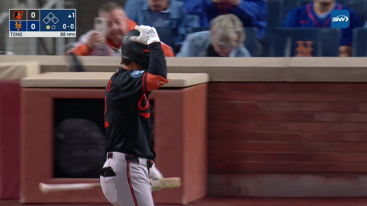 A standing ovation for Pete Alonso as he comes to the plate The Citi Field PA played "Layla," his walk-up song last season