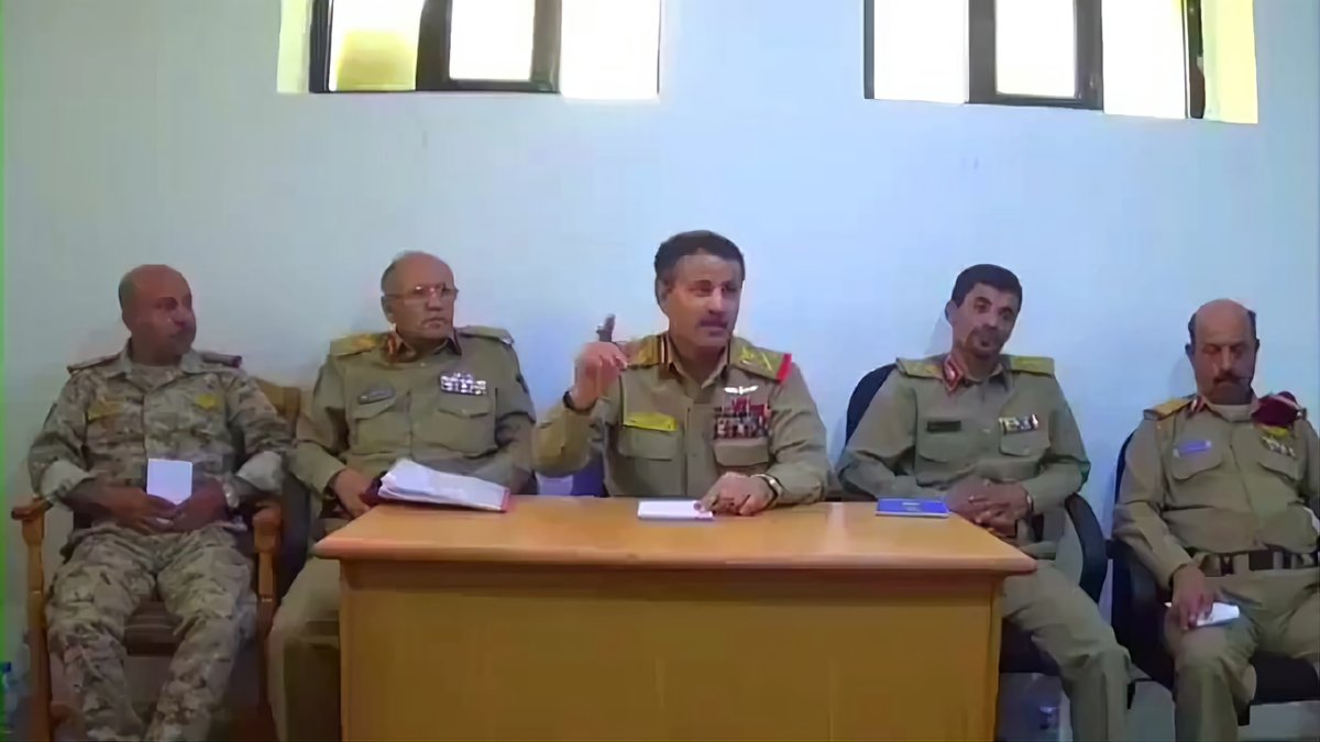 وزير الدفاع اليمني اللواء الركن محمد ناصر العاطفي للنظام السعودي ... إذا لم يرحلوا من اليمن ويوقفوا عدوانهم ويرفعوا حصارهم عن اليمن، فسنجعل الصواريخ الباليستية والطائرات المسيرة في سماء بلادهم كأسراب الجراد... ولن ينفعهم حينها أحد حتى لو اشتروا الدفاعات الجوية للعالم .