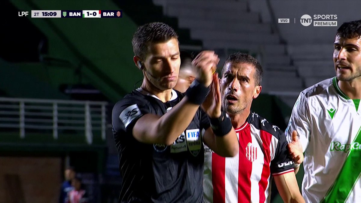 "López García": Por comentarios sobre el penal para Barracas Central en su partido contra Banfield